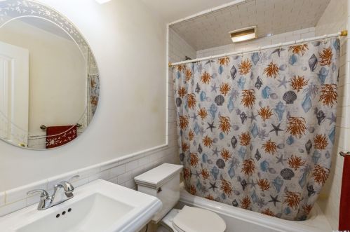 305 Bayberry Rd, Southold NY  11971-4436 exterior