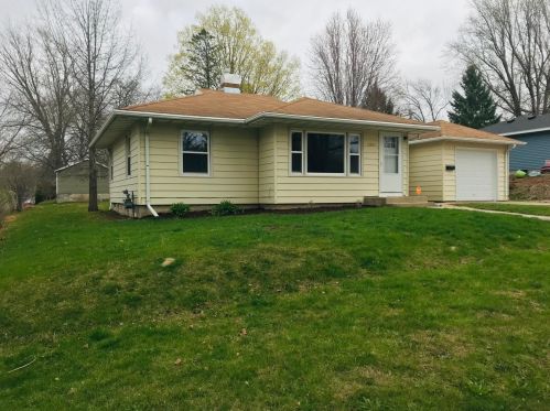 1147 7th Ave, Faribault, MN 55021-6828