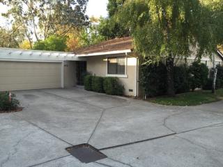 672 Tunbridge Rd, Danville, CA 94526-3651