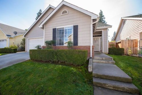 1021 Monticello Cir, Fresno CA  93720-1886 exterior
