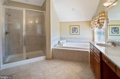 17 Nicole Ct, Auburn NJ 08085-3448 exterior