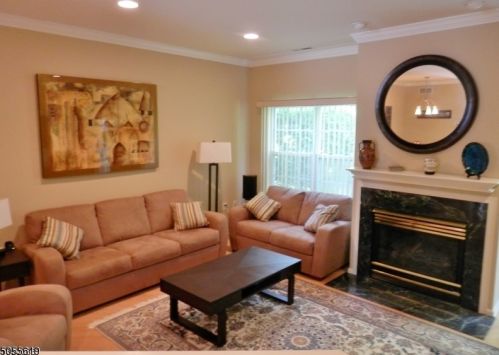 39 Windsor Dr, Lincoln Park, NJ 07035-1765