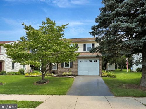 214 Linda Ter, Ephrata, PA 17522-2805