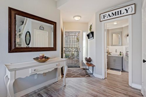 2440 Links Way, Vista, CA 92081-8996