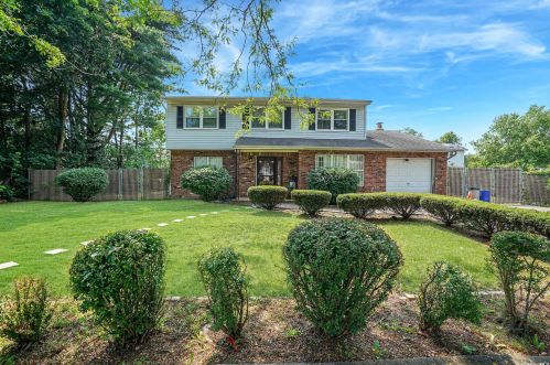 184 Root Ave, Central Islip, NY 11722-2838
