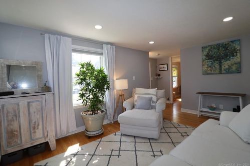 12 Ardmore Rd, Manchester, CT 06040-4308