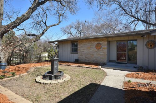 5858 Fleming Ct, Greendale, WI 53129-2130
