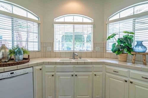 17 Moody Ave, Clovis CA  93619-4255 exterior