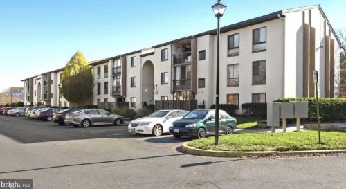 619 Center St, Herndon, VA 20170-5013