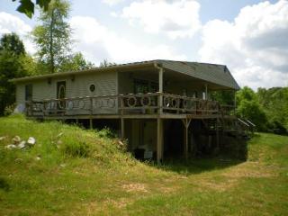3316 Toms Creek Rd, Linden, TN 37096-5103