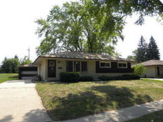 1101 Magnolia Dr, Waukesha, WI 53188-2335