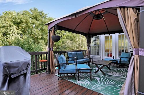 357 Locust Grove Dr, Purcellville VA  20132-3285 exterior