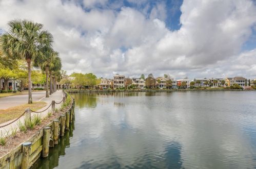 75 Sowell St, Mount Pleasant SC  29464-2660 exterior