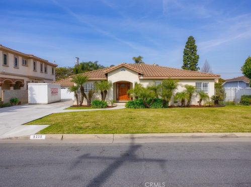 9235 Downey Ave, Downey, CA 90240-2801