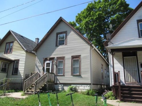 2547 13th St, Milwaukee, WI 53215-3301