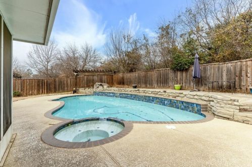 2821 Custer Dr, Denton TX  76210-6449 exterior