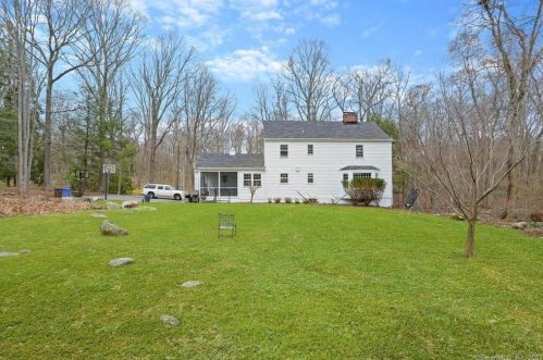 190 Briscoe Rd, New Canaan CT  06840-2303 exterior