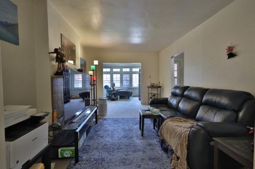 2330 Murray Ave, Pittsburgh PA  15217-2304 exterior