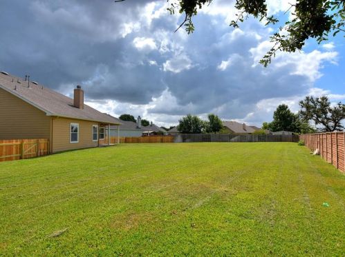 901 Elmwood Dr, Georgetown TX  78628-4680 exterior