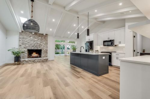 1707 Fawn Dr, Austin TX  78741-3706 exterior