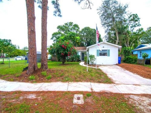 2166 35th Ave, Vero Beach, FL 32960-2444