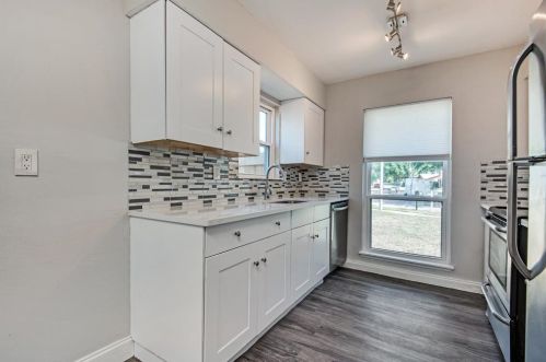 3451 Livingston Ln, Carrollton TX 75007-3212 exterior