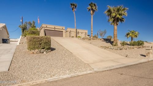 1043 Hurricane Dr, Lake Havasu City, AZ 86403-3033