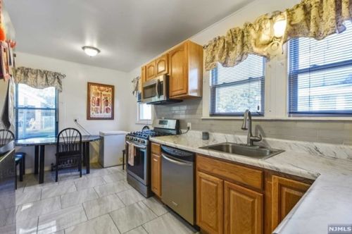 25 Westcott St, East Orange NJ  07017-3209 exterior