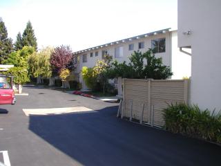 2434 Rock St, Mountain View CA  94043-2611 exterior