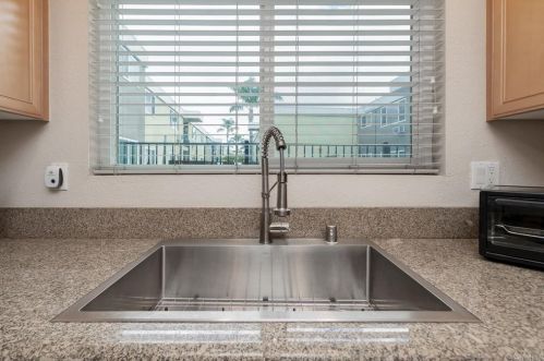 6602 Beadnell Way, San Diego, CA 92117-5100