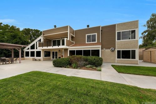 20046 Avenue Of The Oaks, Santa Clarita CA  91321-1361 exterior