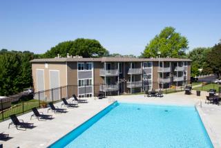 12555 Elm Plz, Omaha NE  68144-3805 exterior