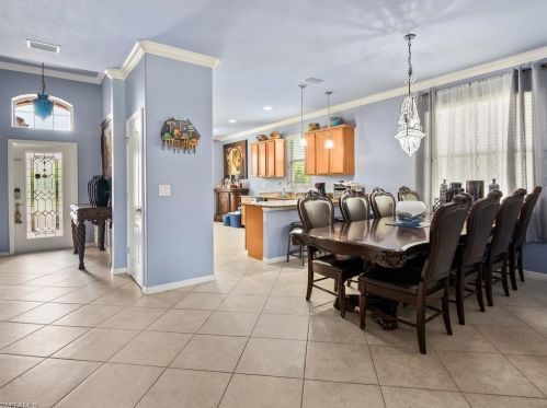 2466 Heydon Cir, Naples, FL 34120-4580