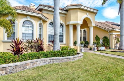172 Mobbly Bay Dr, Oldsmar, FL 34677-4014