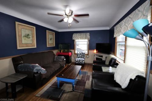 885 Howard St, Saint Paul, MN 55119-3563
