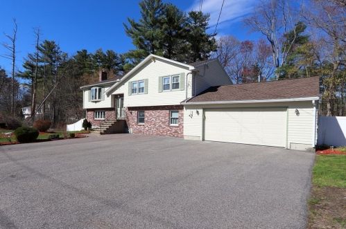 4 Jessica Dr, Burlington, MA 01803-1350