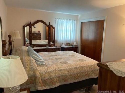 46 Vermont Ave, Milford CT  06460-7043 exterior