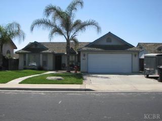 981 Lakewood Dr, Hanford, CA 93230-1538