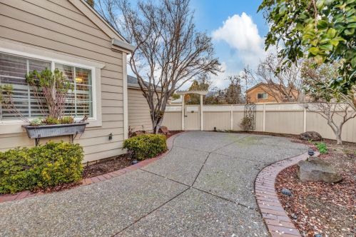 610 Rose Dr, Benicia CA  94510-3756 exterior