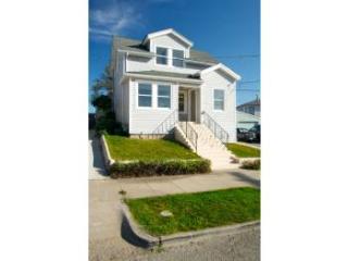 3302 Laguna Way, Oakland, CA 94602-2818