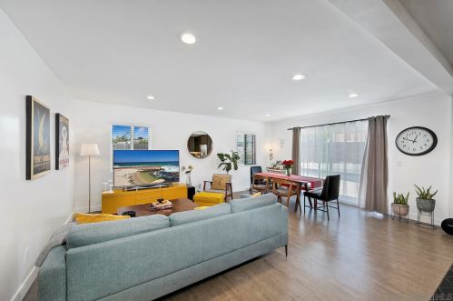 5702 Bakewell St, San Diego CA 92117-4044 exterior