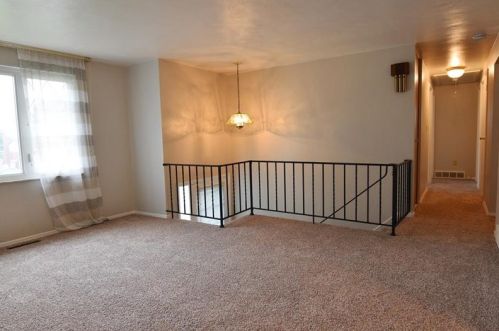 736 Sara Ln, Verona PA  15147-2637 exterior