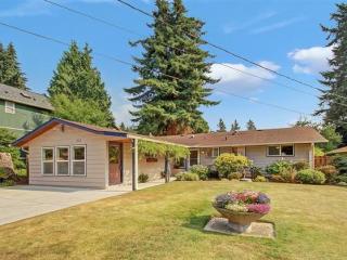 516 47th St, Everett, WA 98203-2709