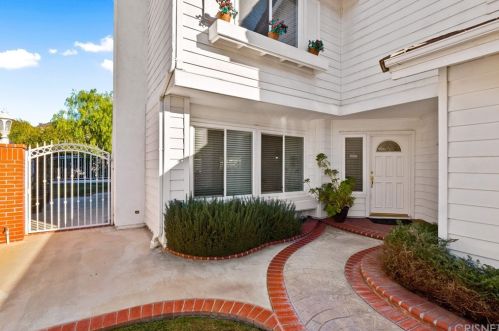 28620 Greenwood Pl, Santa Clarita, CA 91384-4308