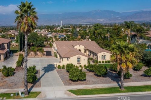 1739 6th Ave, Redlands CA  92374-6475 exterior