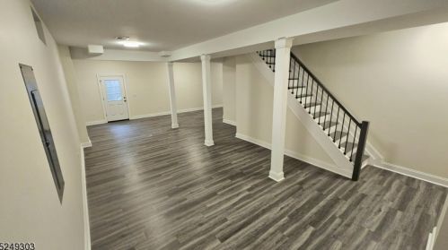 18 Old Stirling Rd, Warren NJ  07059-5810 exterior