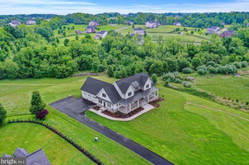 16067 Waterford Crk Cir, Hamilton VA  20158-3342 exterior