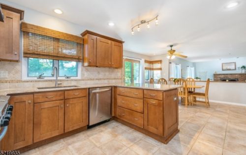 31 Drake Ct, Dover NJ  07869-4851 exterior