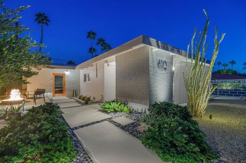 610 Hermosa Dr, Palm Springs CA  92262-6112 exterior