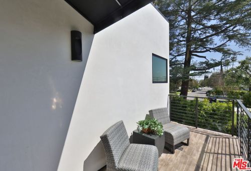 5128 Noble Ave, Van Nuys CA  91403-1376 exterior